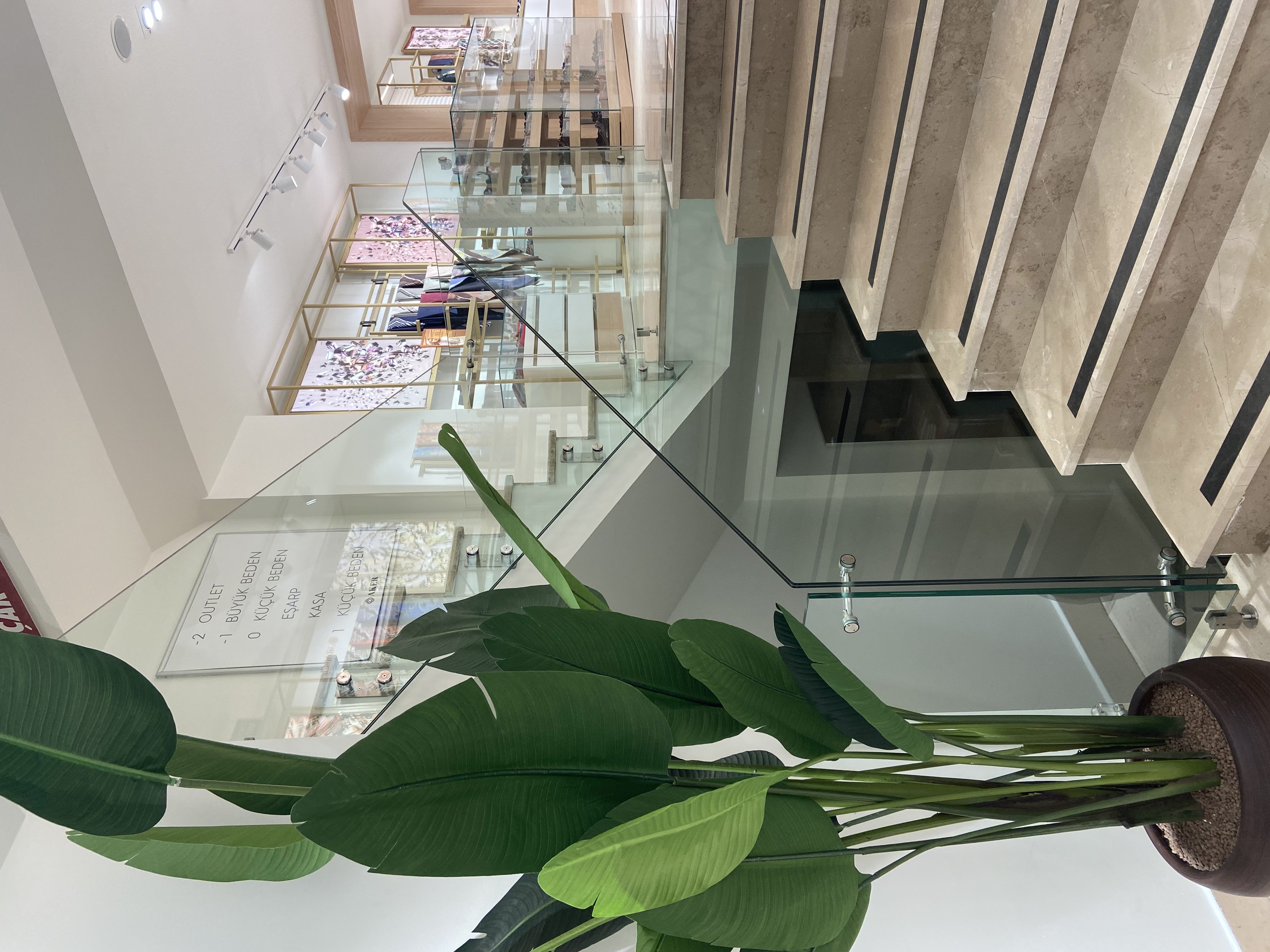 AKER ÜMRANİYE MAĞAZA